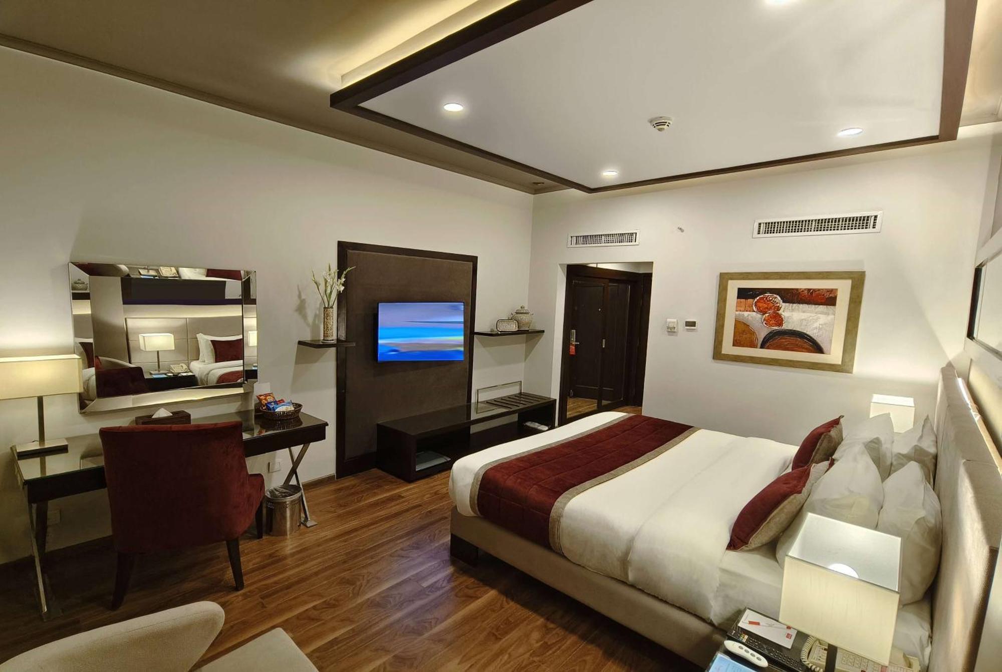 Ramada By Wyndham Multan Hotel Ngoại thất bức ảnh